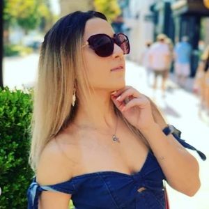 Meet your Posher, Ellis